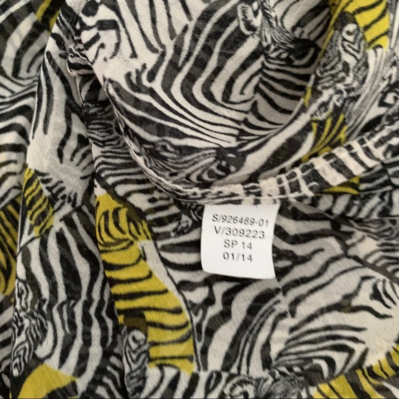 4 for $20 🖤 BANANA REPUBLIC Zebra Print Blouse - Picture 5 of 5